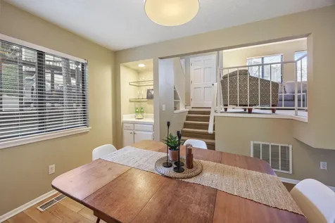 345 Ravenwood Place Ashland OR 97520