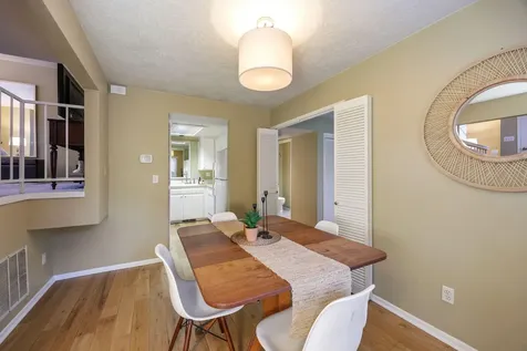 345 Ravenwood Place Ashland OR 97520
