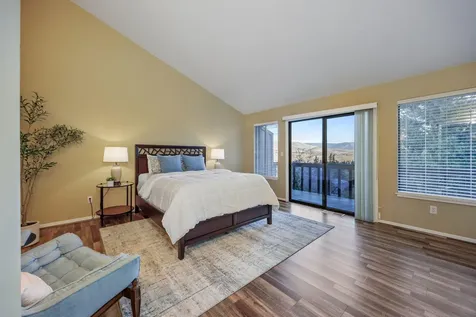 345 Ravenwood Place Ashland OR 97520