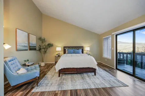 345 Ravenwood Place Ashland OR 97520