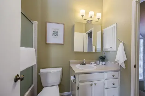 345 Ravenwood Place Ashland OR 97520