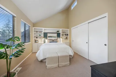 345 Ravenwood Place Ashland OR 97520