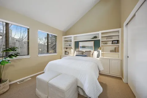 345 Ravenwood Place Ashland OR 97520