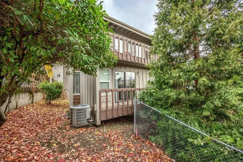 345 Ravenwood Place Ashland OR 97520