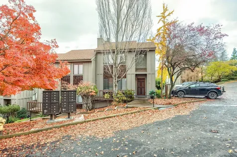 345 Ravenwood Place Ashland OR 97520