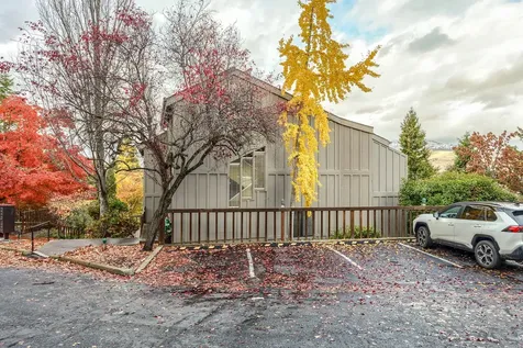 345 Ravenwood Place Ashland OR 97520
