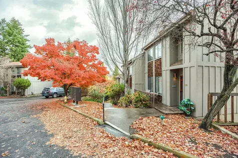 345 Ravenwood Place Ashland OR 97520