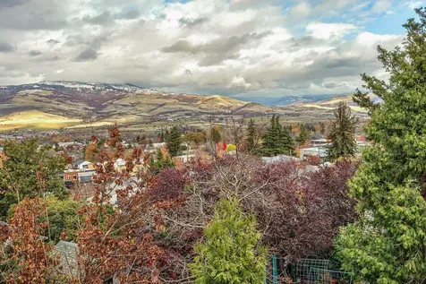 345 Ravenwood Place Ashland OR 97520
