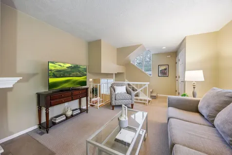 345 Ravenwood Place Ashland OR 97520