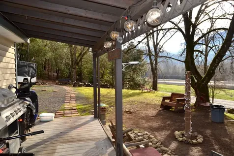 4860 N River Road Gold Hill OR 97525