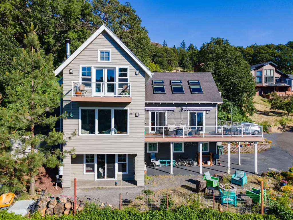 101 Elizabeth Court Mosier OR 97040