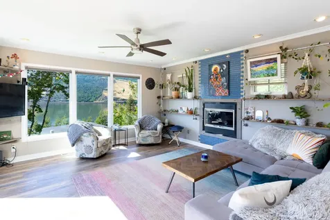 101 Elizabeth Court Mosier OR 97040