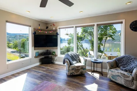 101 Elizabeth Court Mosier OR 97040