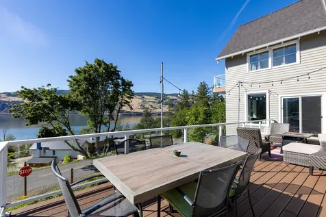 101 Elizabeth Court Mosier OR 97040