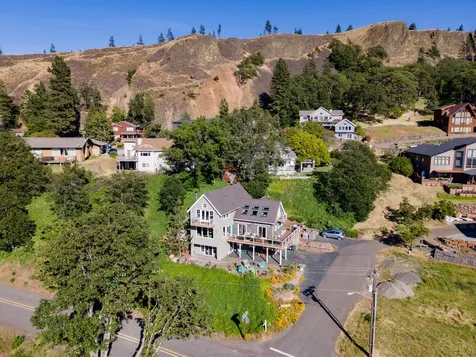 101 Elizabeth Court Mosier OR 97040