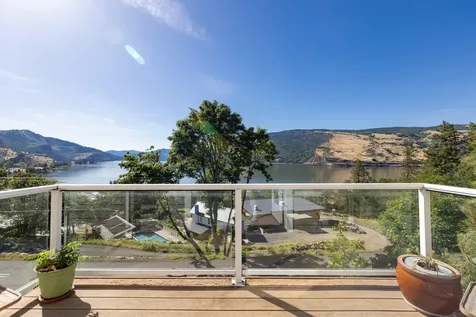 101 Elizabeth Court Mosier OR 97040