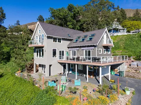 101 Elizabeth Court Mosier OR 97040