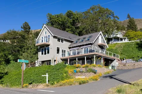 101 Elizabeth Court Mosier OR 97040