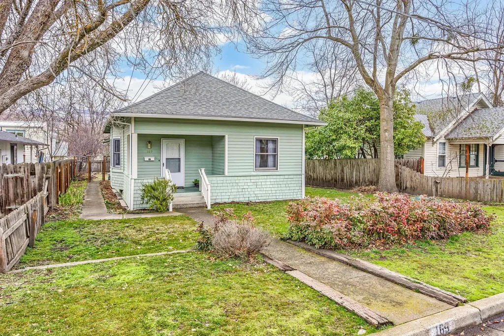 169 Ohio Street Ashland OR 97520