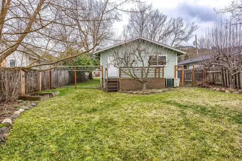 169 Ohio Street Ashland OR 97520