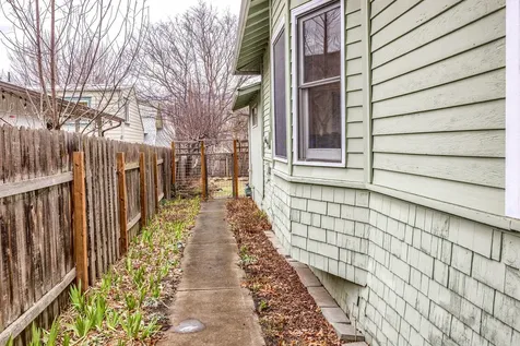 169 Ohio Street Ashland OR 97520