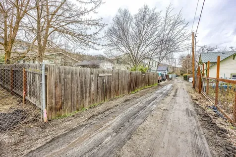 169 Ohio Street Ashland OR 97520