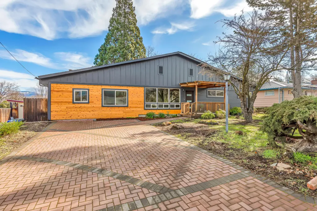 810 Glendale Avenue Ashland OR 97520