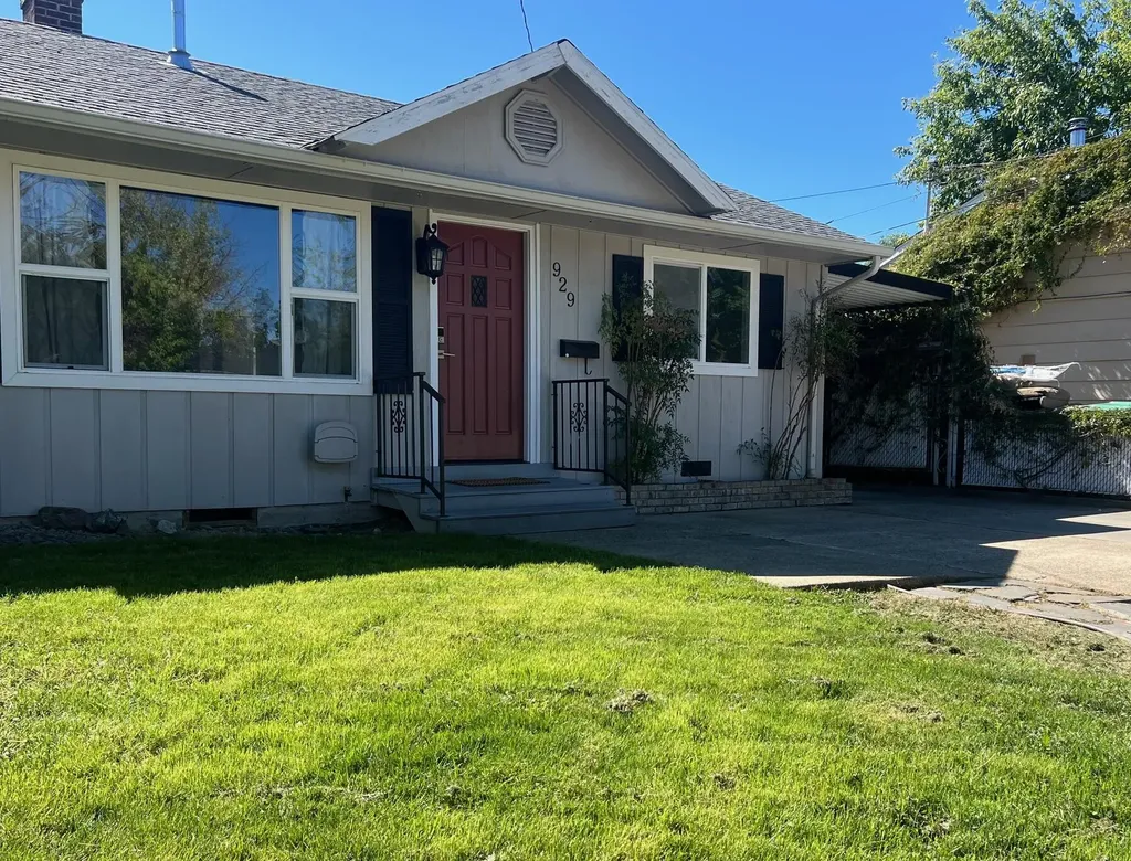 929 Mount Pitt Avenue Medford OR 97501