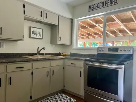 929 Mount Pitt Avenue Medford OR 97501