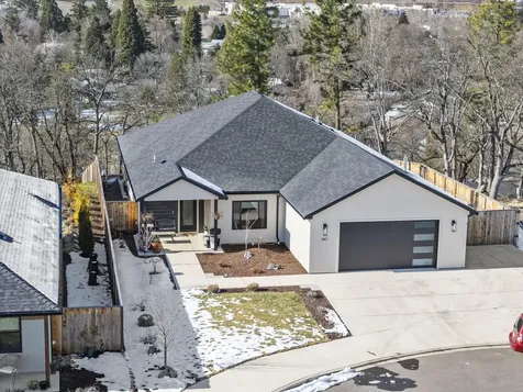 447 Arrowhead Trail Eagle Point OR 97524