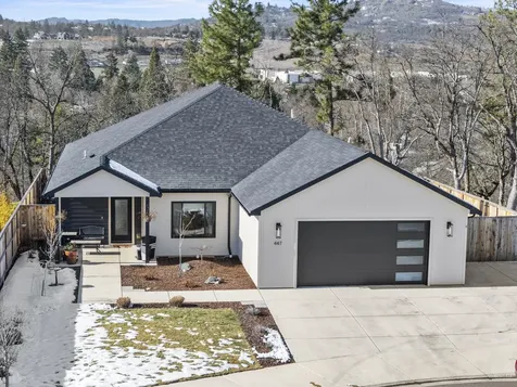 447 Arrowhead Trail Eagle Point OR 97524