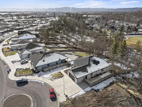 447 Arrowhead Trail Eagle Point OR 97524