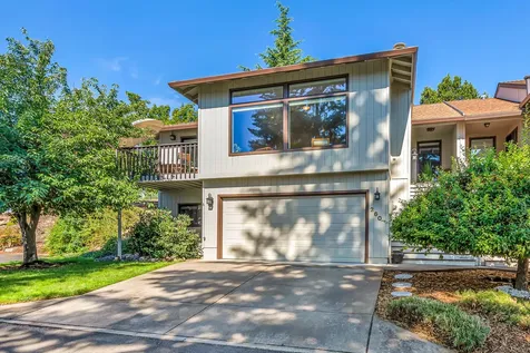 260 Mount Echo Drive Medford OR 97504