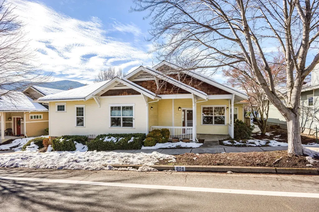 809 N Mountain Avenue Ashland OR 97520