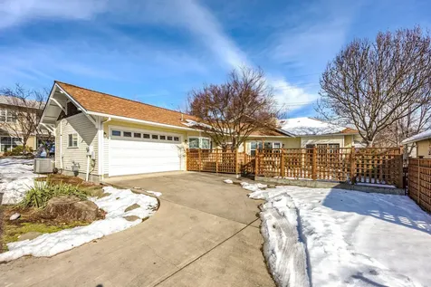 809 N Mountain Avenue Ashland OR 97520