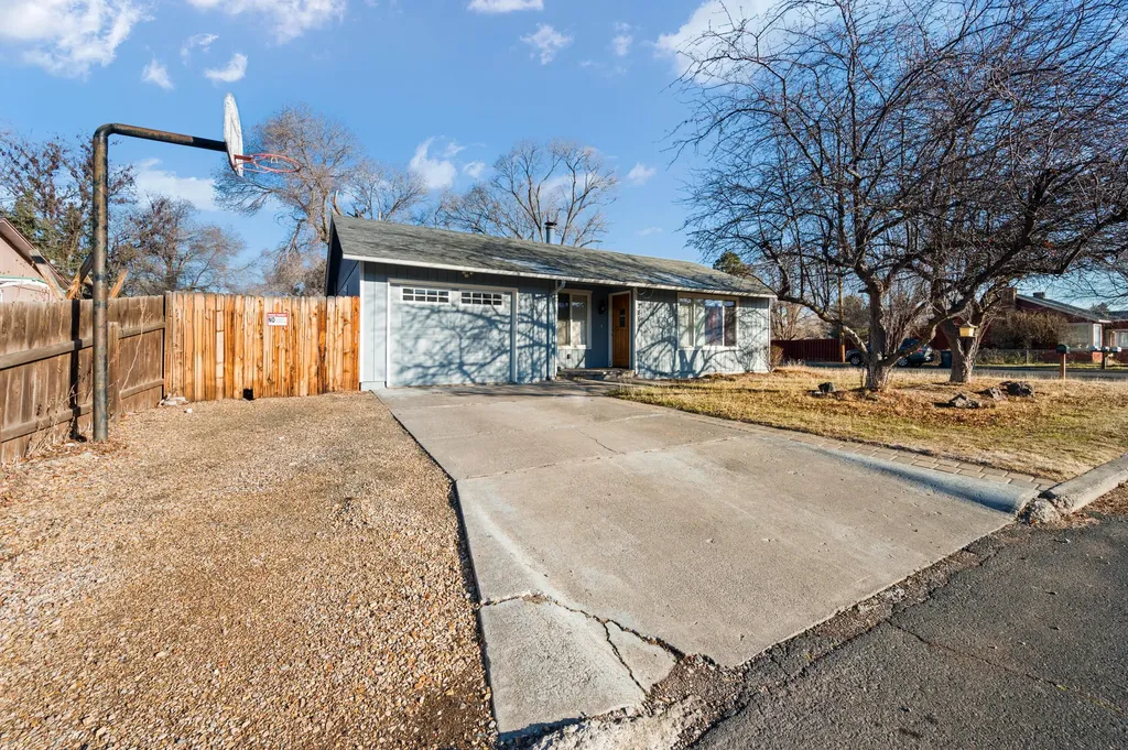286 SE D Street Madras OR 97741