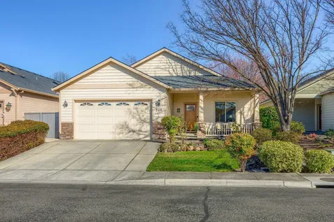 935 Village Circle Medford OR 97504