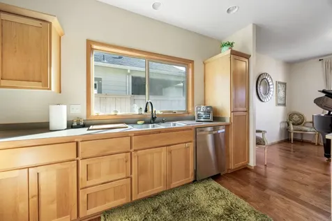 935 Village Circle Medford OR 97504