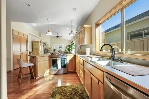 935 Village Circle Medford OR 97504