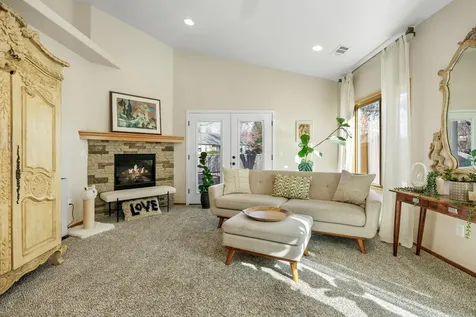 935 Village Circle Medford OR 97504