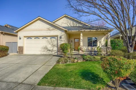 935 Village Circle Medford OR 97504