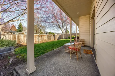 935 Village Circle Medford OR 97504