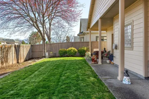 935 Village Circle Medford OR 97504