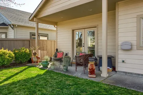 935 Village Circle Medford OR 97504