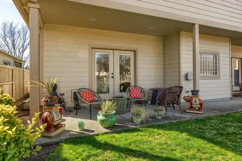 935 Village Circle Medford OR 97504