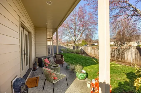 935 Village Circle Medford OR 97504