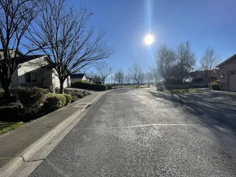 935 Village Circle Medford OR 97504