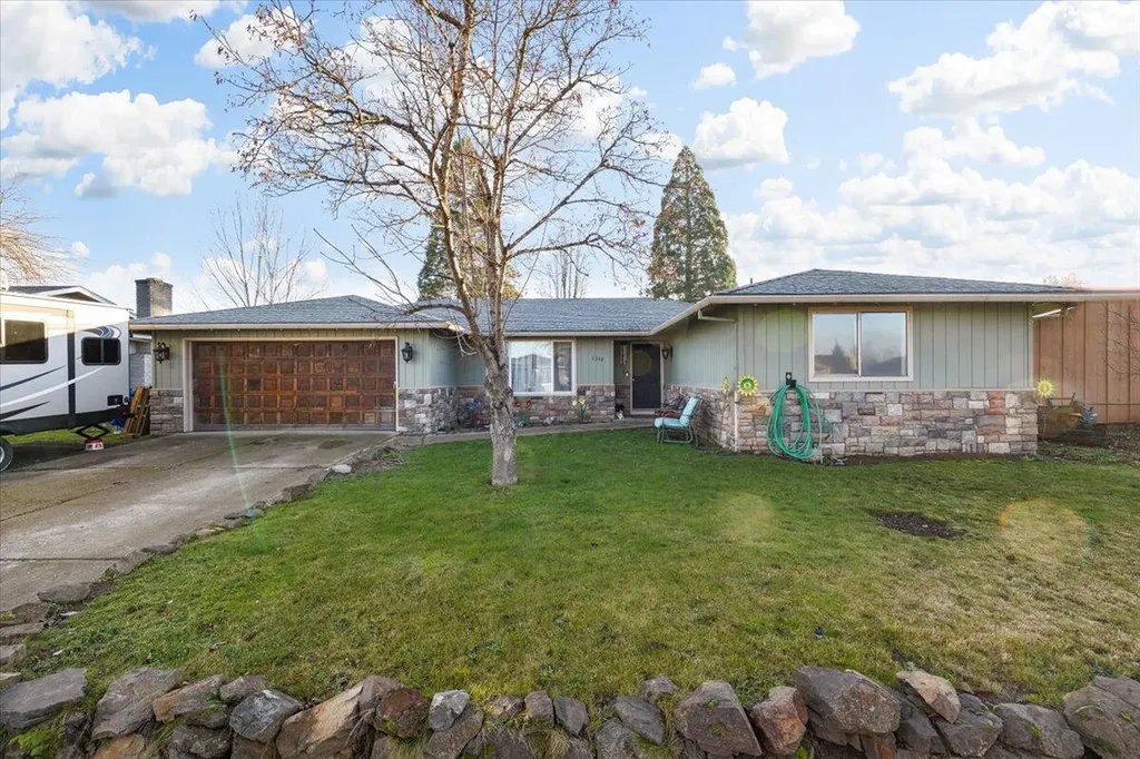 2260 Smokethorn Way Medford OR 97504