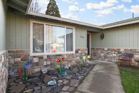2260 Smokethorn Way Medford OR 97504