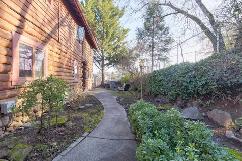 261 NW Springwood Place Grants Pass OR 97526